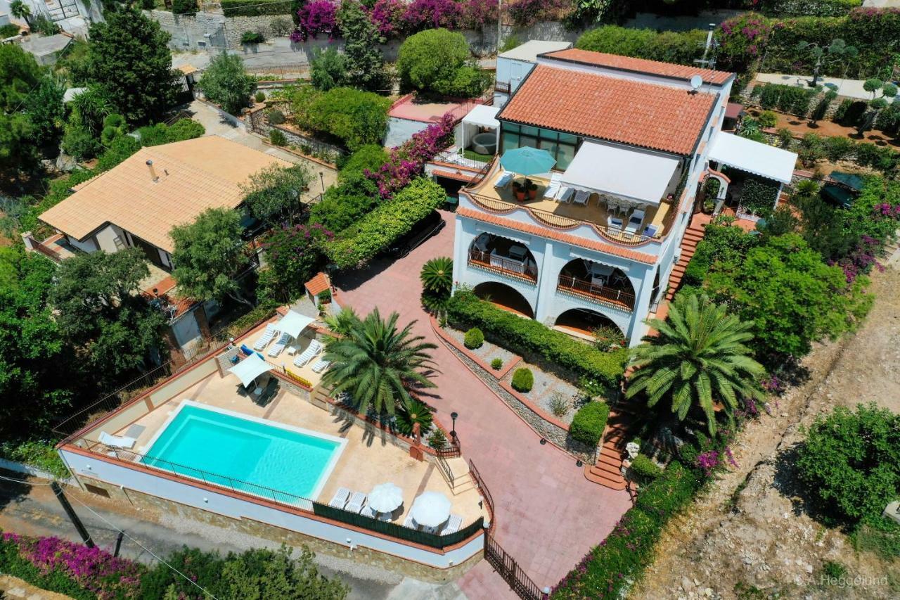 Villa Del Golfo Urio With Swimming Pool Shared By The Two Apartments Santa Flavia Exterior photo