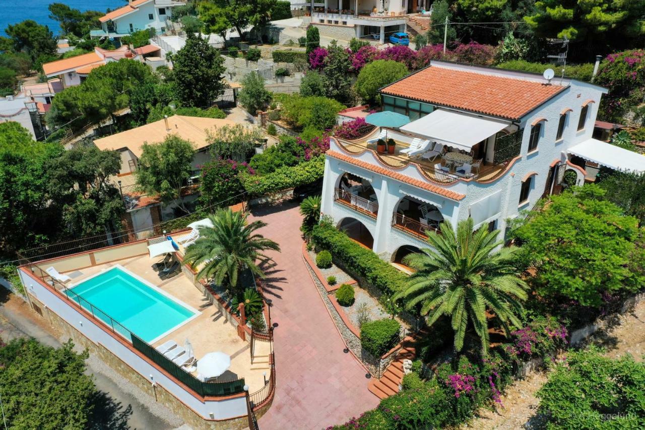 Villa Del Golfo Urio With Swimming Pool Shared By The Two Apartments Santa Flavia Exterior photo