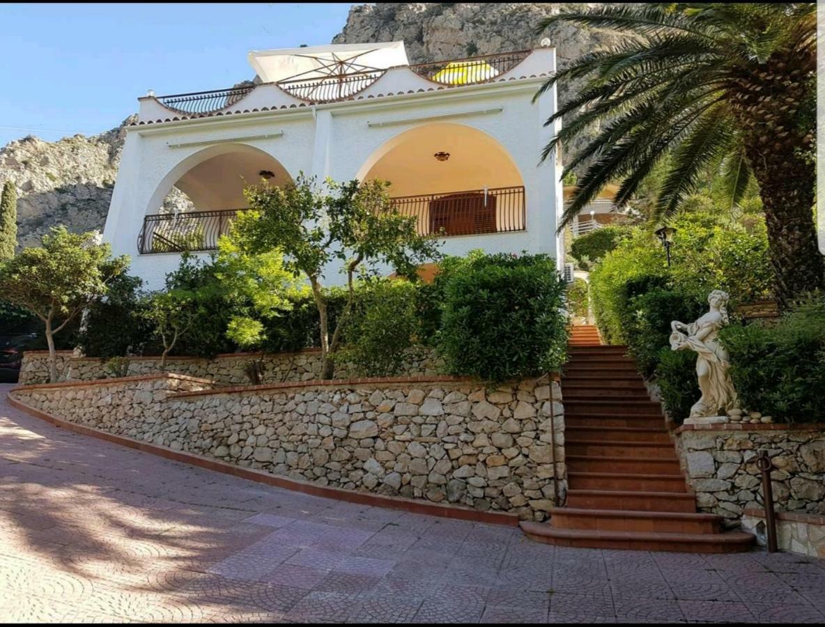 Villa Del Golfo Urio With Swimming Pool Shared By The Two Apartments Santa Flavia Exterior photo