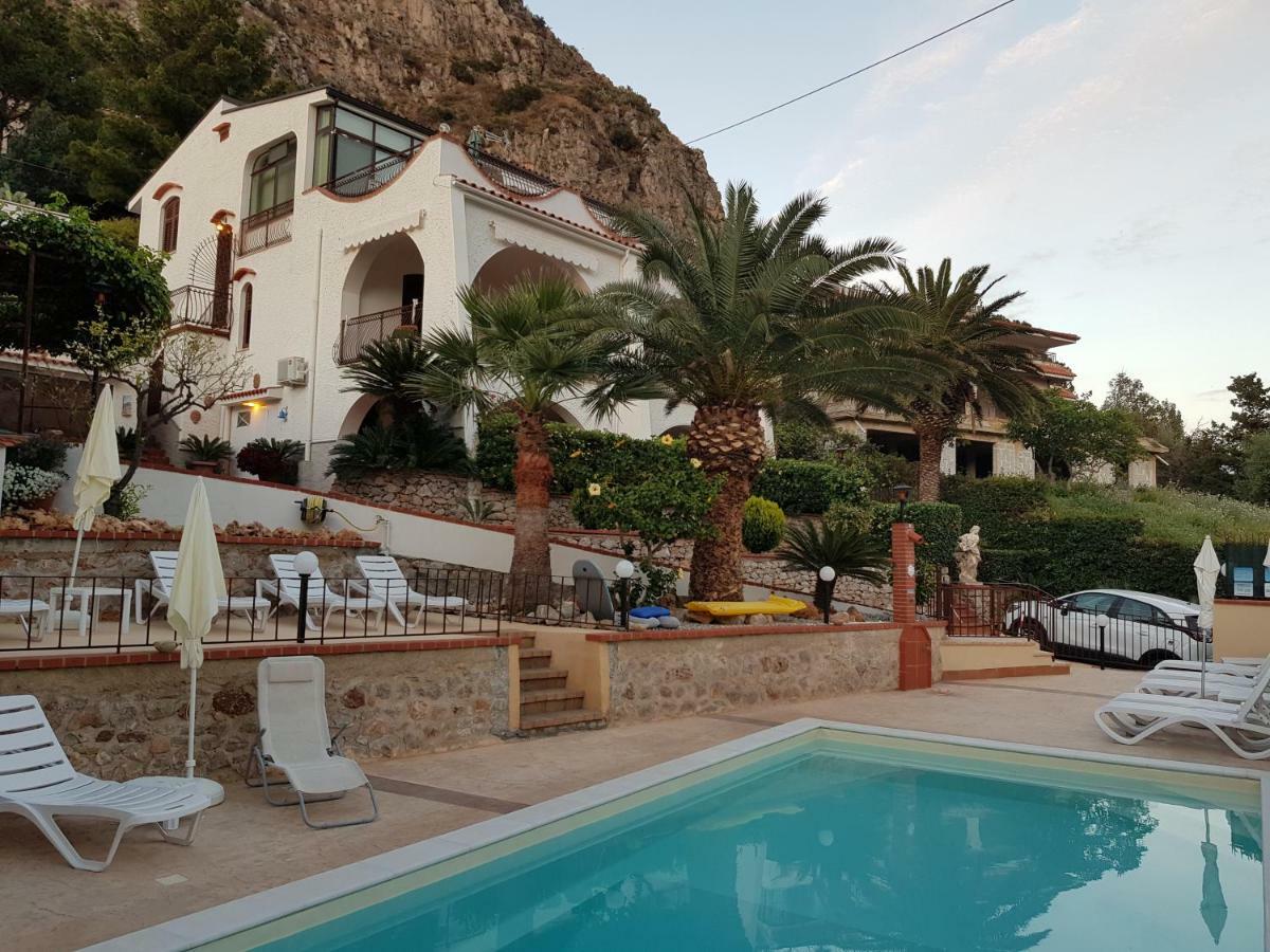 Villa Del Golfo Urio With Swimming Pool Shared By The Two Apartments Santa Flavia Exterior photo